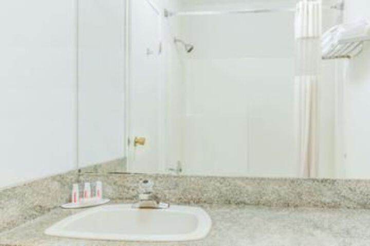 Howard Johnson Inn Enderby