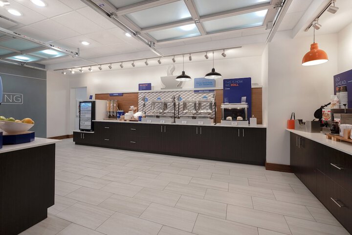 Holiday Inn Express & Suites Grand Rapids South - Wyoming by IHG