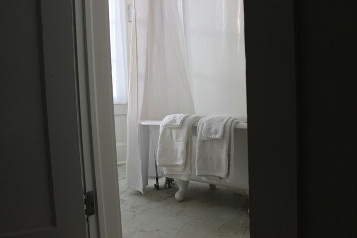 Room 49 of 104