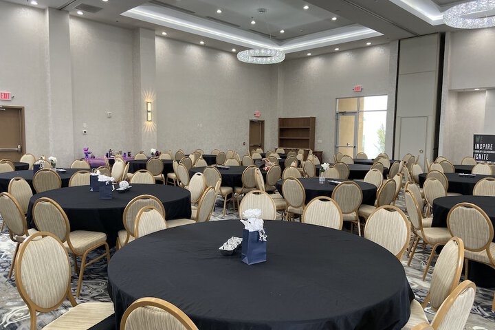 Ballroom/Hall 33 of 58