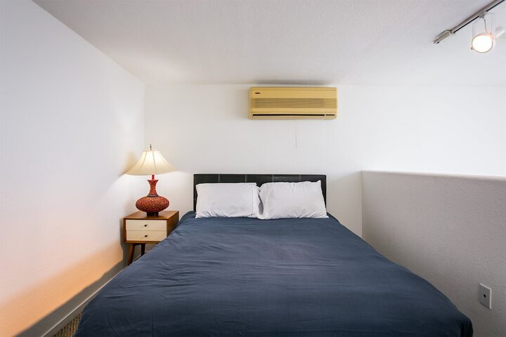 Room 95 of 136