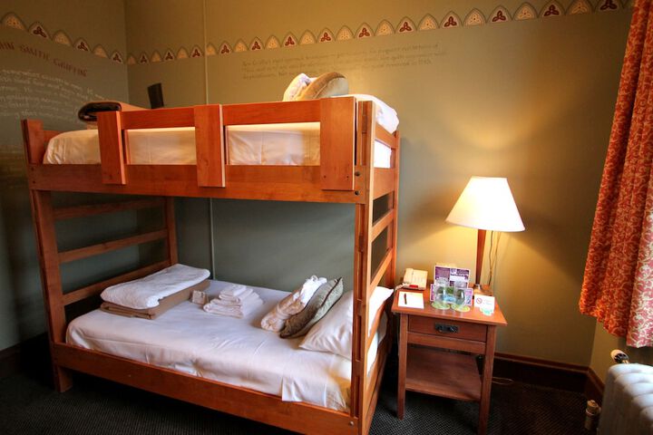 Room 27 of 138