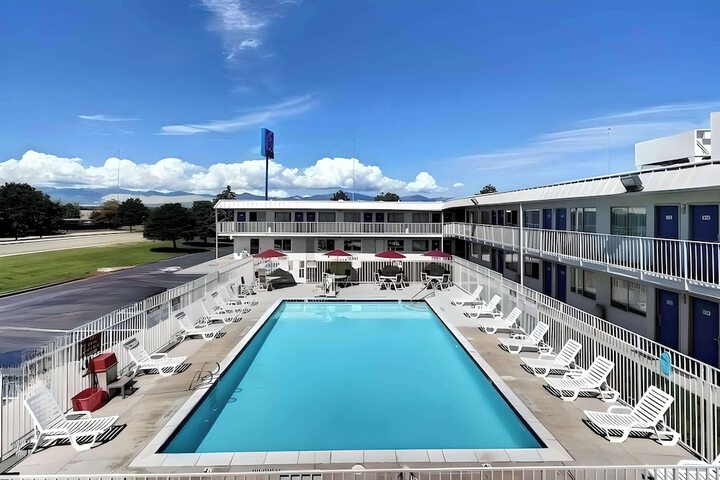 Pool 5 of 9
