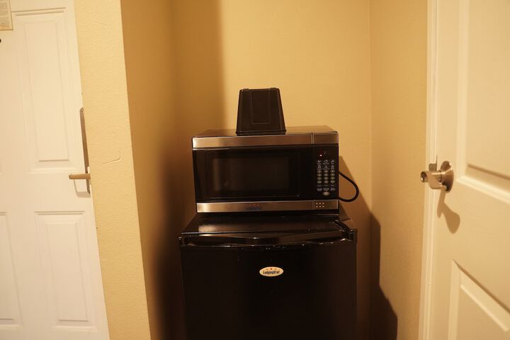 Harbor Inn & Suites