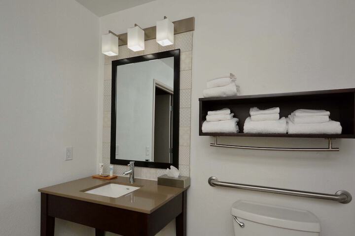 Country Inn & Suites by Radisson Asheville West near Biltmore