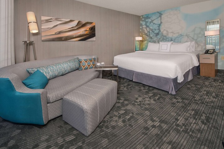 Room 16 of 28