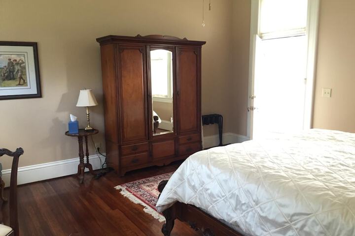 Lookaway Inn