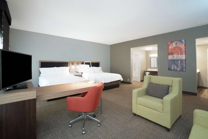 Room 32 of 43