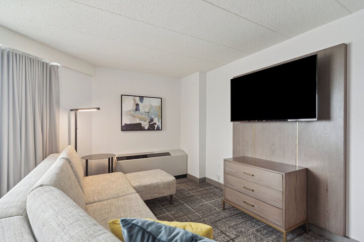 Crowne Plaza Lansing by IHG