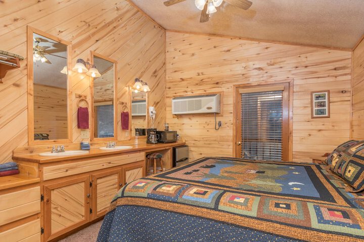 Upper Canyon Inn & Cabins
