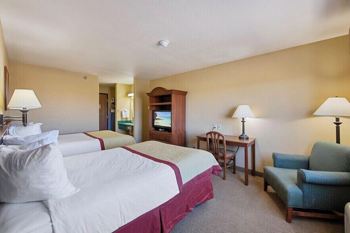 Pinedale Hotel & Suites