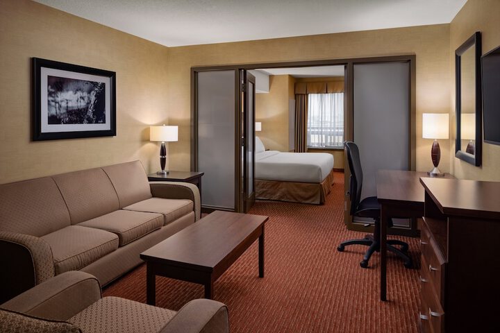 Room 12 of 27