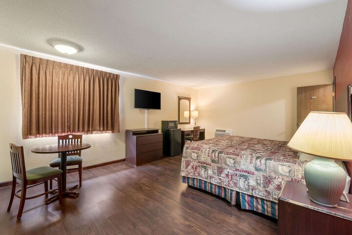Room 10 of 27