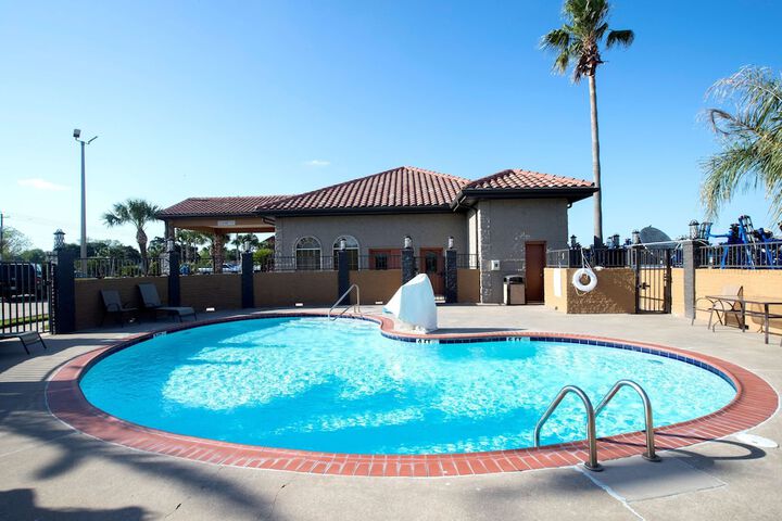 Pool 5 of 24