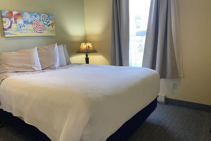 Sea Breeze Court