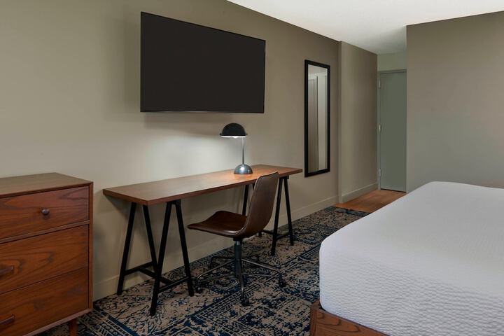 Room 12 of 34