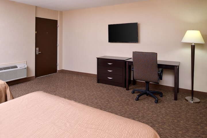 Room 34 of 65