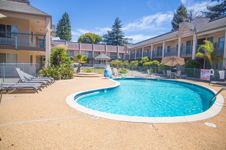 Pool 4 of 51