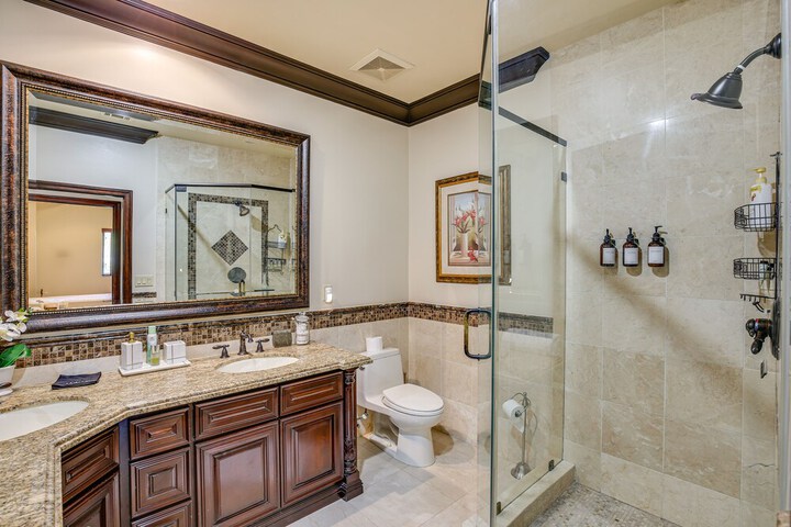 Spacious Fullerton Villa w / Private Pool & Hot Tub