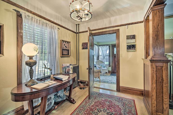 Elegant Superior Getaway 2 Mi to Downtown!