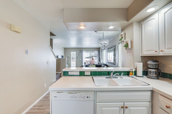 5 Mi to Ski Resort: Mtn-view Townhome in Dillon