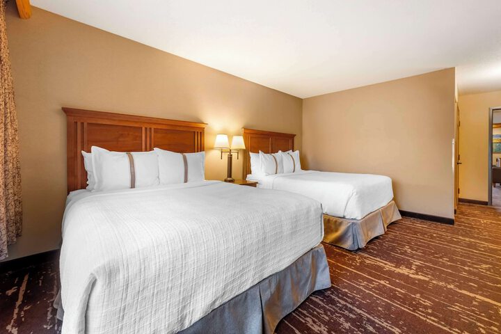 Best Western Premier The Lodge on Lake Detroit