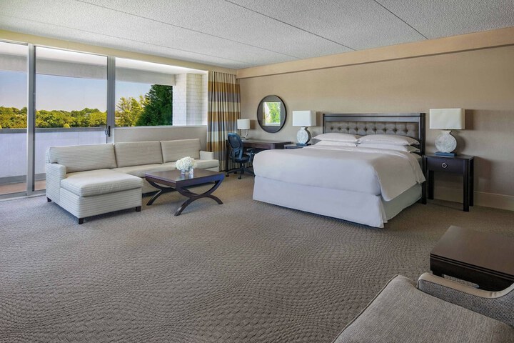 Sheraton Greensboro at Four Seasons