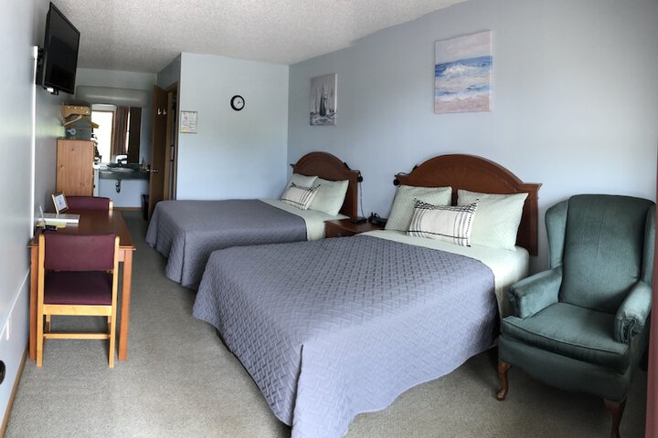 Edge of The Woods Motel