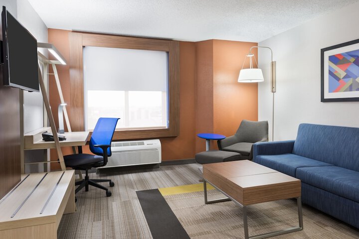 Room 25 of 47