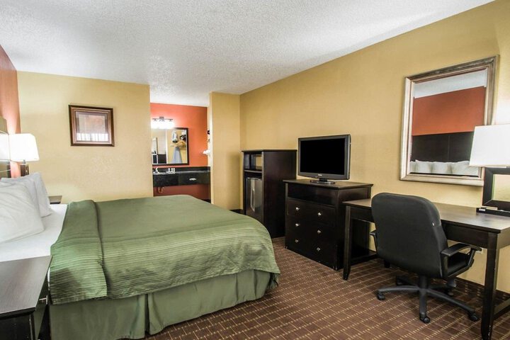 Room 16 of 24