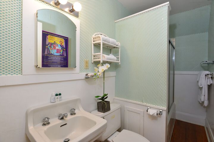 Room 154 of 275