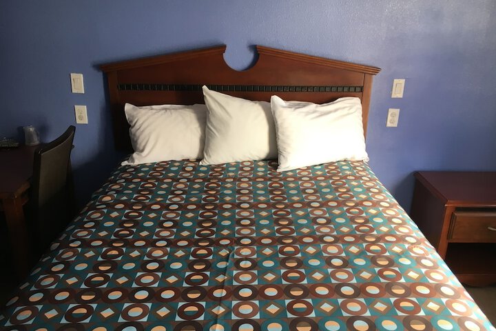 Room 10 of 19