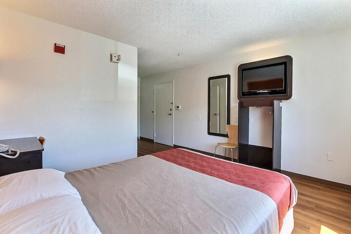 Room 22 of 34