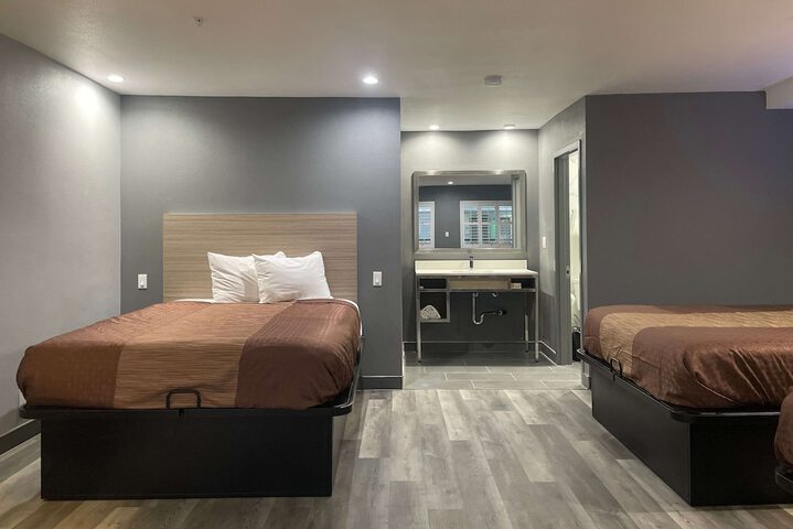 Room 33 of 73