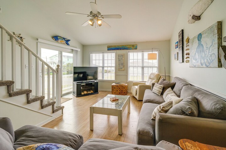 Topsail Beach Vacation Rental: Steps to Shore!