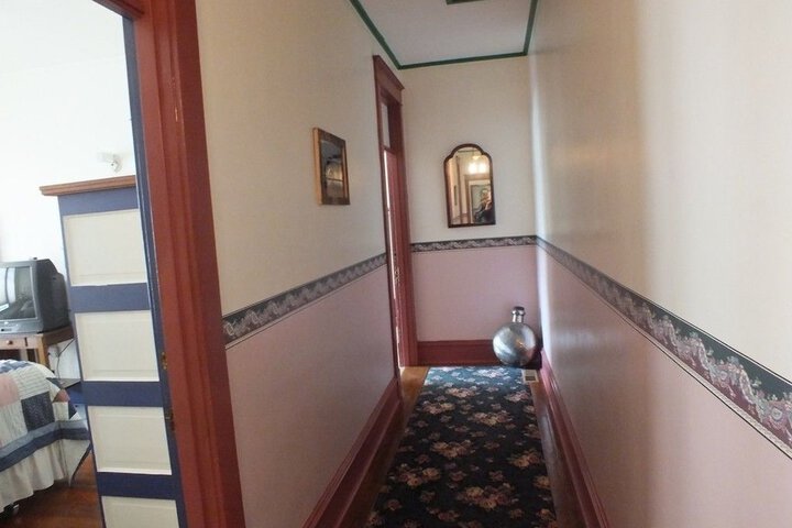 Ballroom/Hall 28 of 28