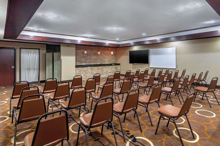Quality Suites Addison - Dallas