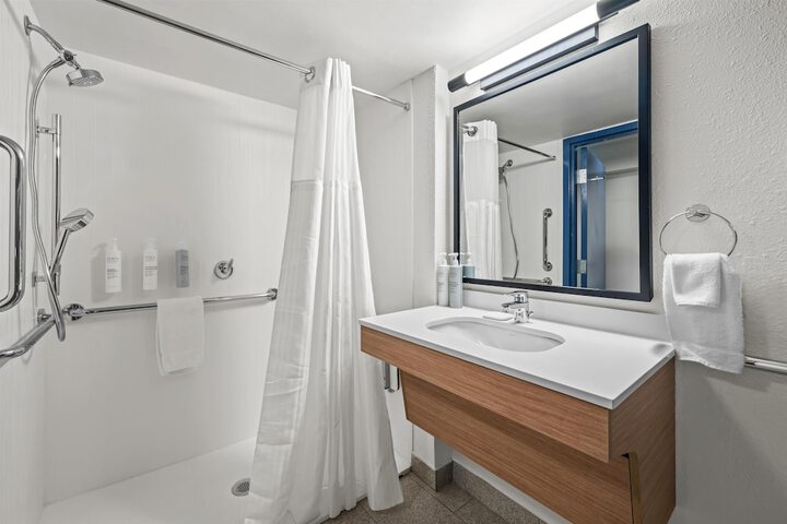 Spark by Hilton Cleveland Beachwood