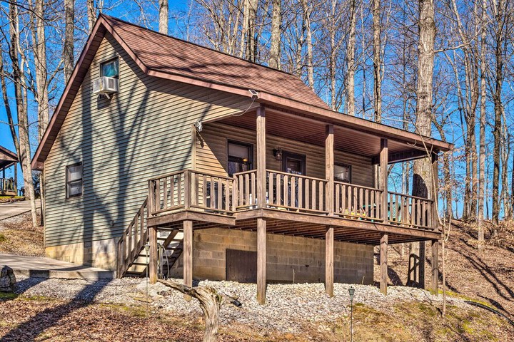 Quiet & Private Cabin 5 Mi to Dale Hollow Lake!