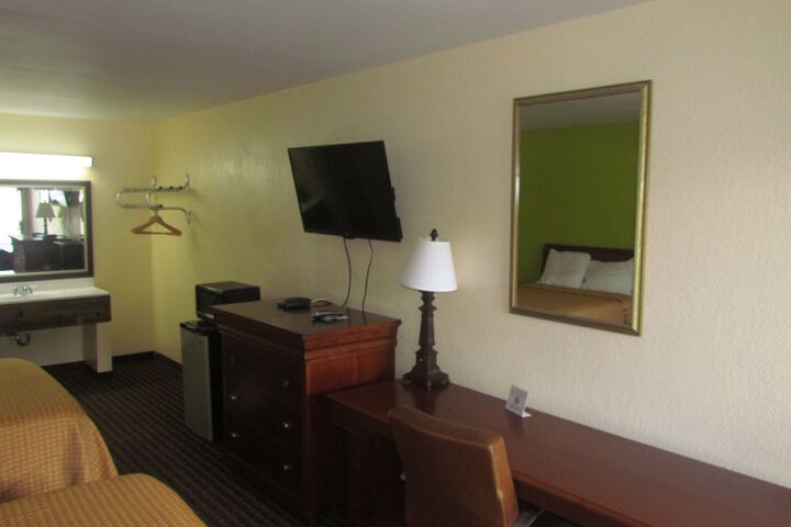 Room 22 of 37