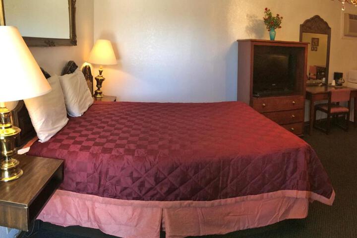 Crystal Palace Inn Brownfield