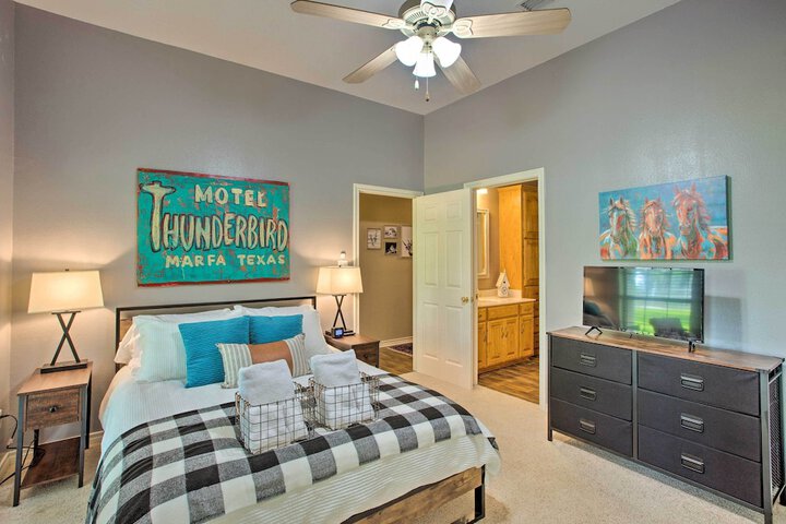 Happy Trails Hideout w / New Bunk House & Hot Tub!