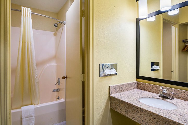 Quality Inn & Suites Greensburg I-74