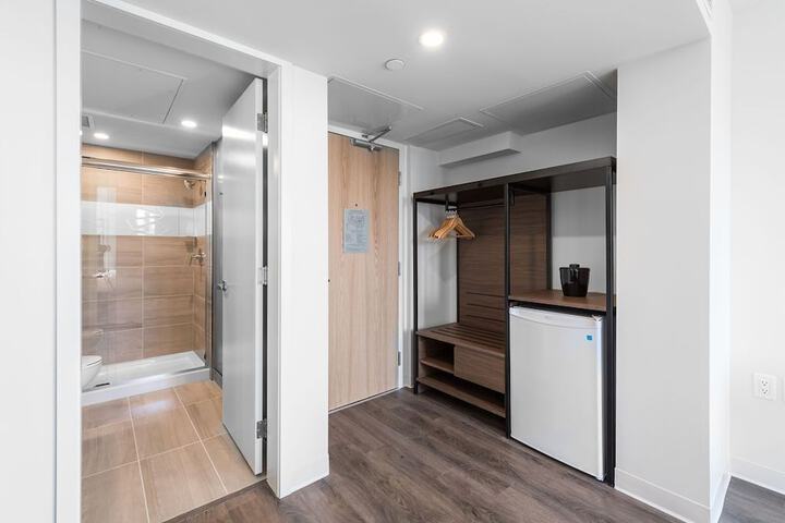 Room 33 of 51
