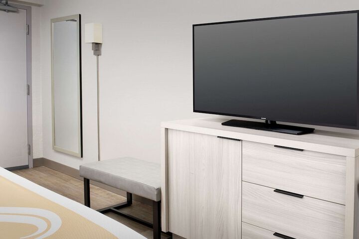 Room 15 of 44