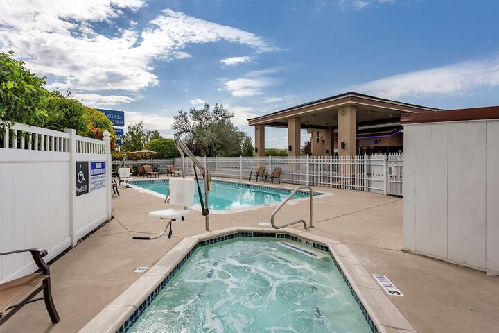 Pool 4 of 30