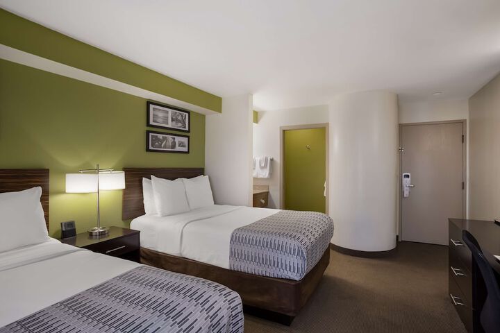 Room 11 of 28