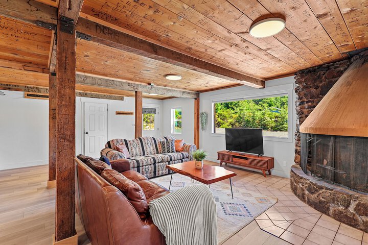 Basecamp Lodge