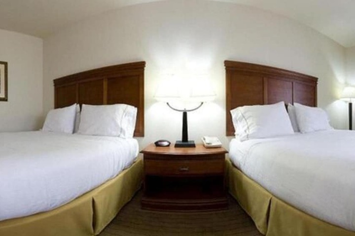 Room 33 of 47