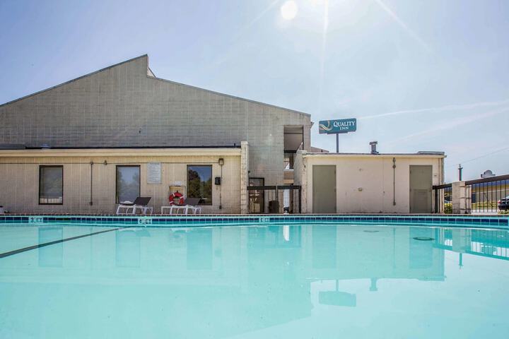 Pool 4 of 29